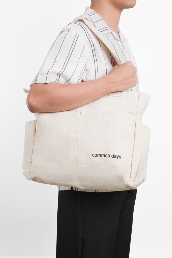 Carry All V2 Totebag Broken White Common Days - Image 2