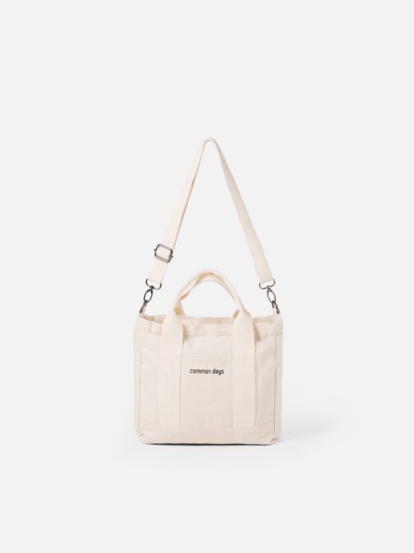 Common Days | Voya Broken White Slingbag
