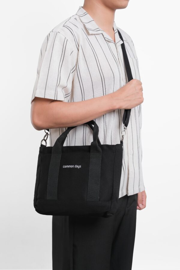 Common Days | Voya Black Slingbag