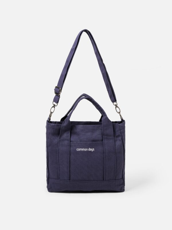 Common Days | Voya Navy Slingbag