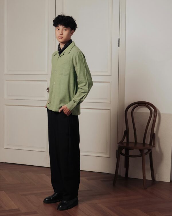 Common Days | Relaxed Long Sleeve Linen Shirt Army - Image 2