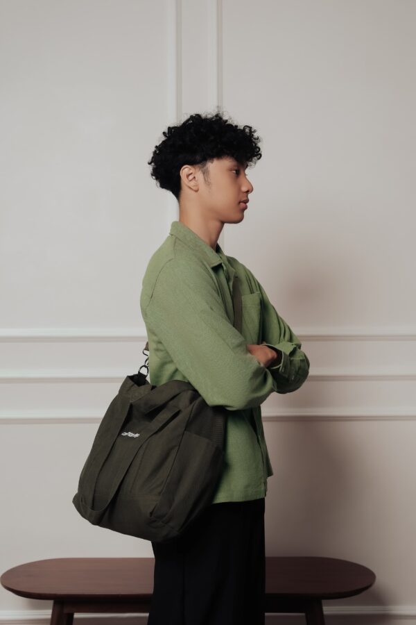 Common Days | Relaxed Long Sleeve Linen Shirt Army - Image 4