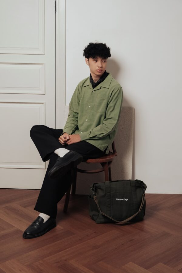 Common Days | Relaxed Long Sleeve Linen Shirt Army - Image 5