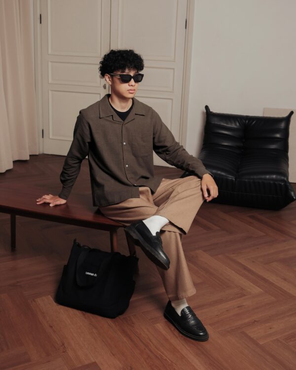 Common Days | Relaxed Long Sleeve Linen Shirt Dark Brown - Image 3