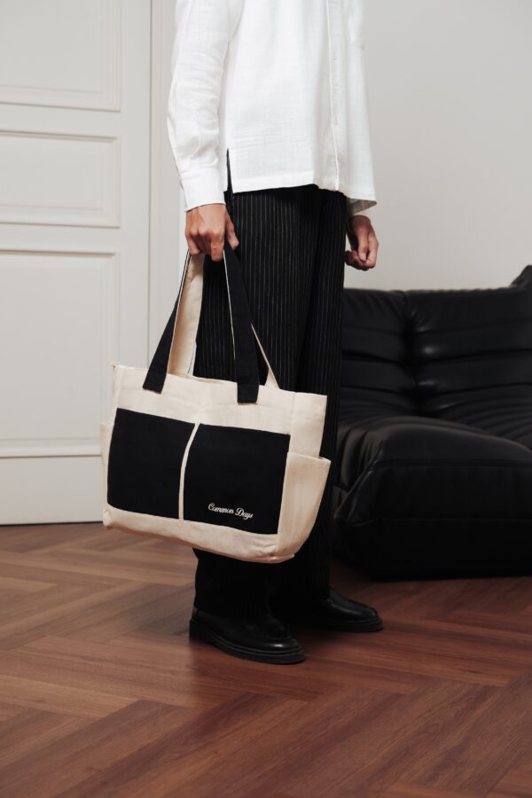 Carry All V2 Totebag Twotone Broken White & Black Common Days - Image 6