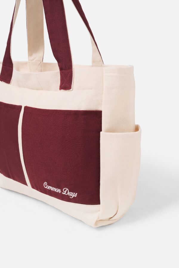 Carry All V2 Totebag Twotone Broken White & Maroon Common Days - Image 4