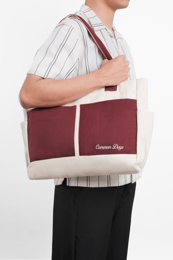 Carry All V2 Totebag Twotone Broken White & Maroon Common Days - Image 2