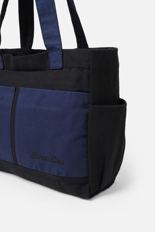 Carry All V2 Totebag Twotone Black & Navy Common Days - Image 4