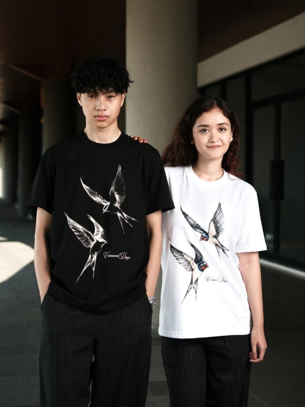 Common Days | Tshirt kaos Swallow Bird White Black