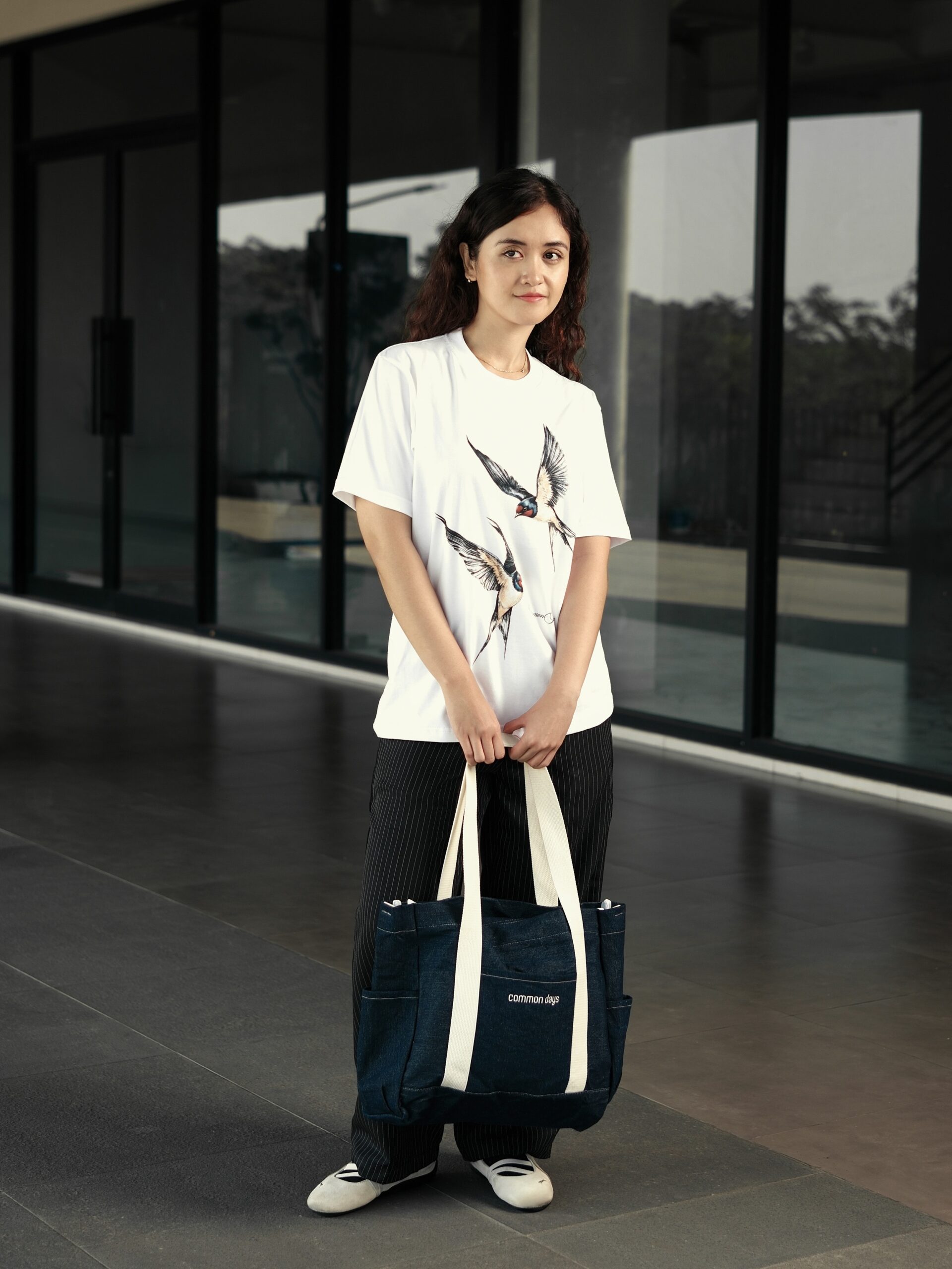 Common Days | Tshirt kaos Swallow Bird White Black - Image 3
